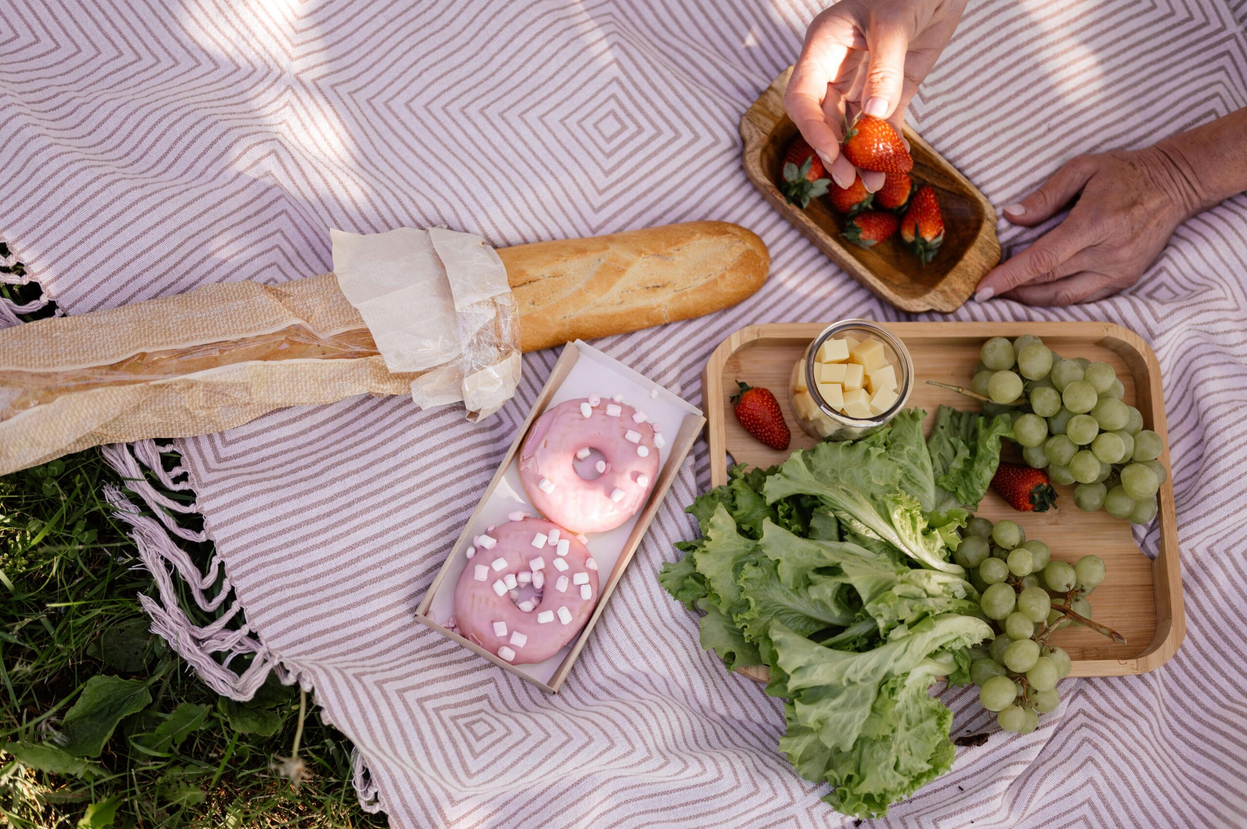 The Lazy Girl’s Guide to Hosting a Garden Picnic That Feels Effortless